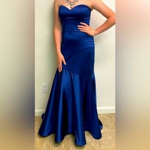 Royal blue mermaid fit dress size 8 but runs small only worn once!!!